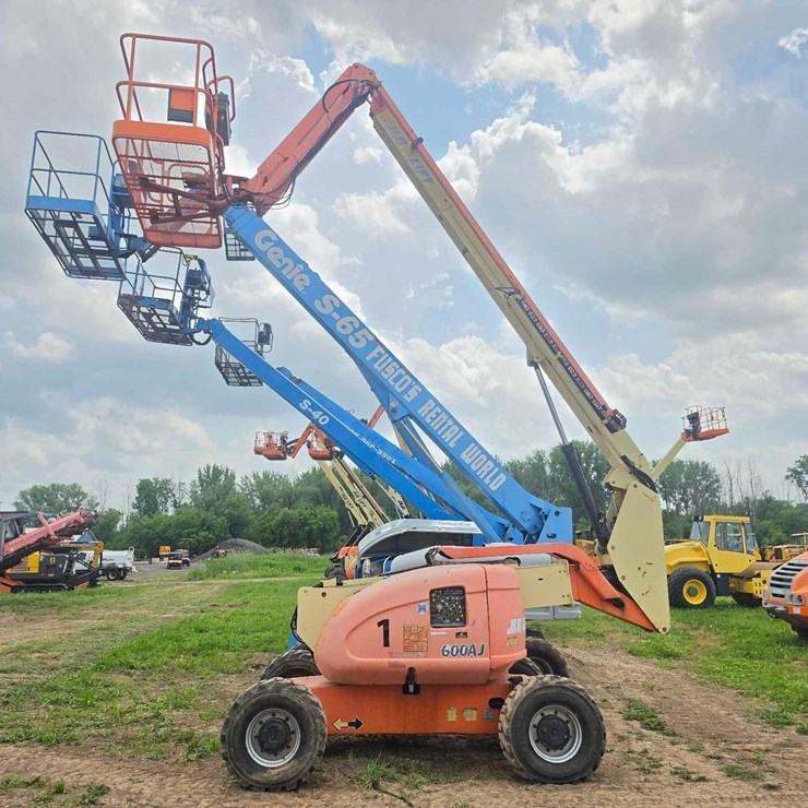 JLG 600AJ