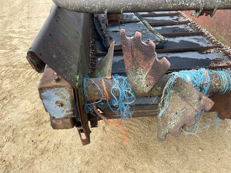 #403-•-new-idea-manure-spreader-image-16