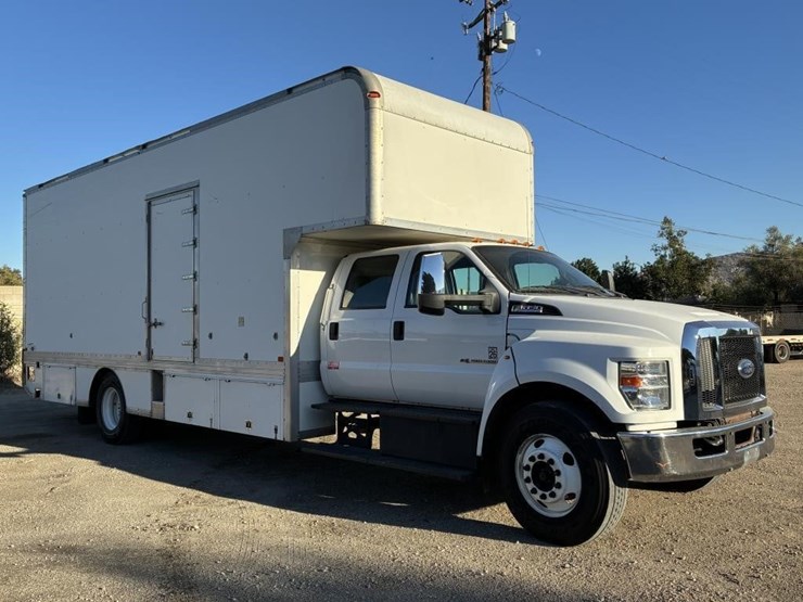 2016-ford-f650-xlt-image-2