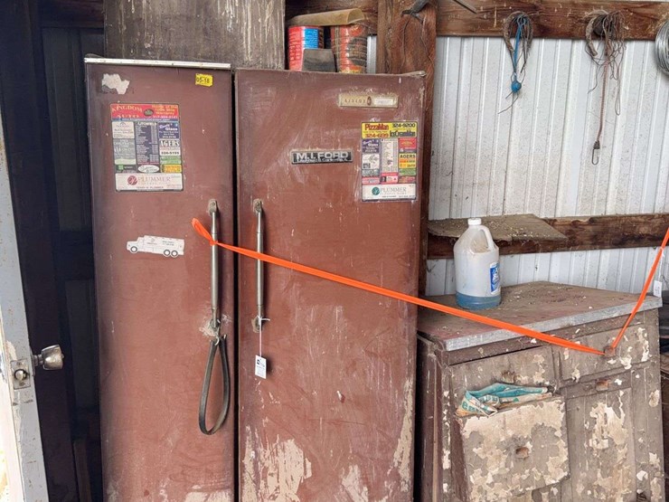 old-shop-fridge-and-cabinet-image-1