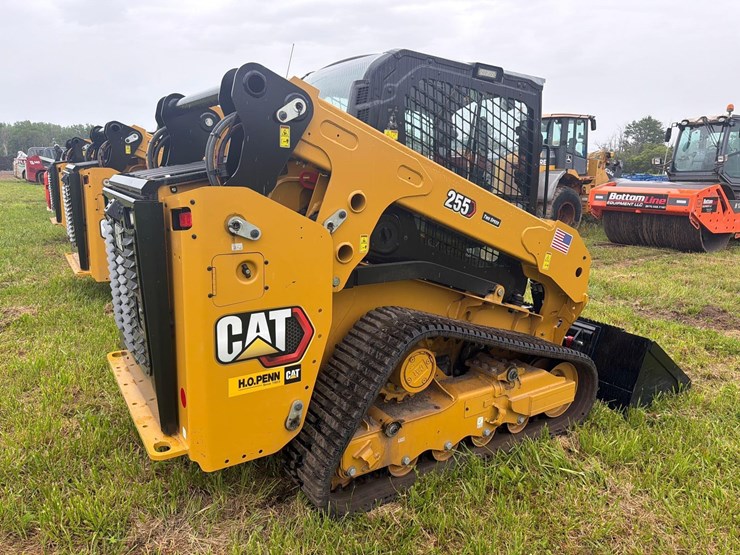 2025-caterpillar-255-image-6