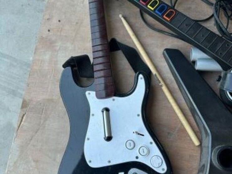 rock-band-set-for-xbox-360-image-9