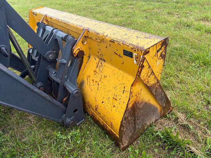 2021-john-deere-310-image-12