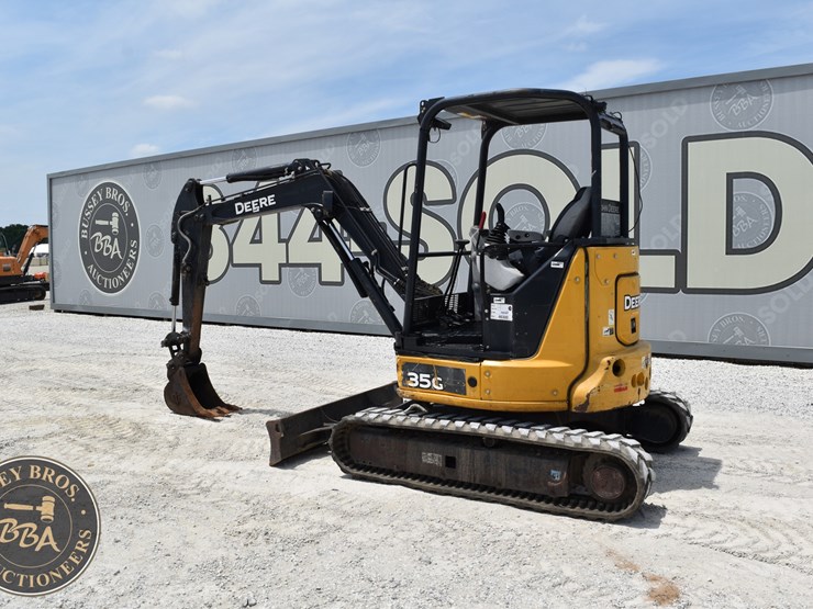 2020-deere-35g-image-11