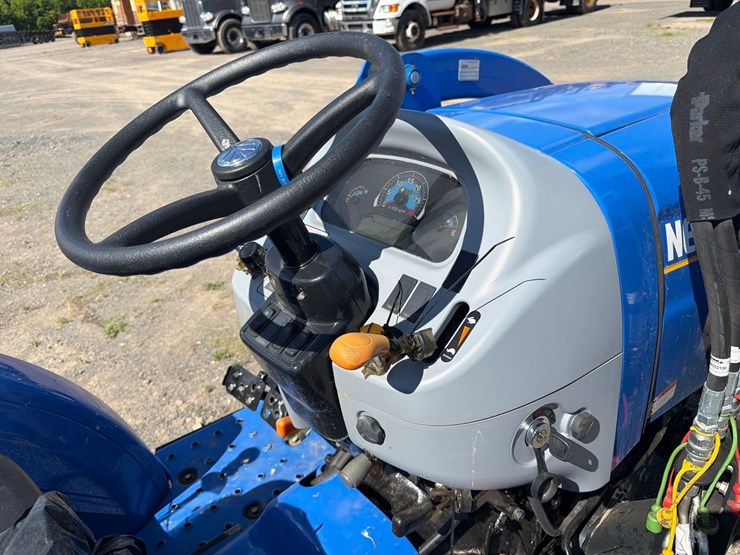 new-holland-workmaster-35-image-16