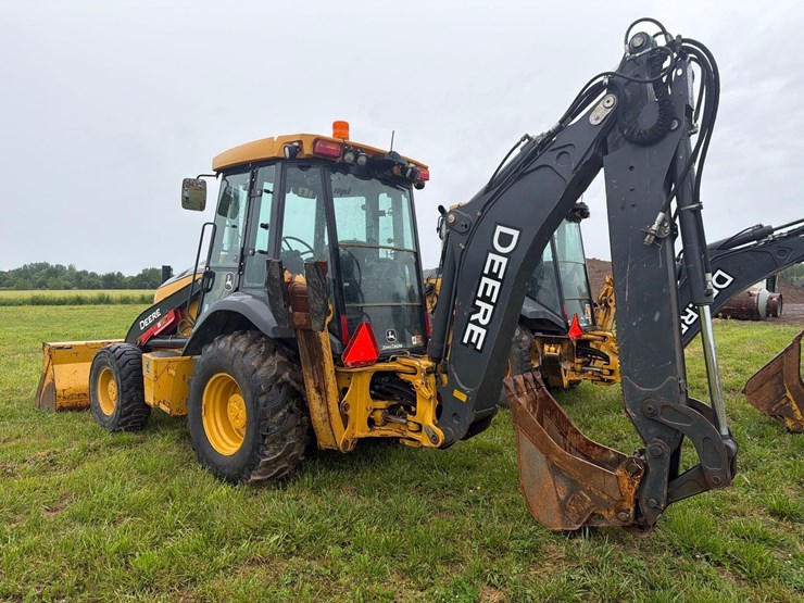 2021-john-deere-310-image-7