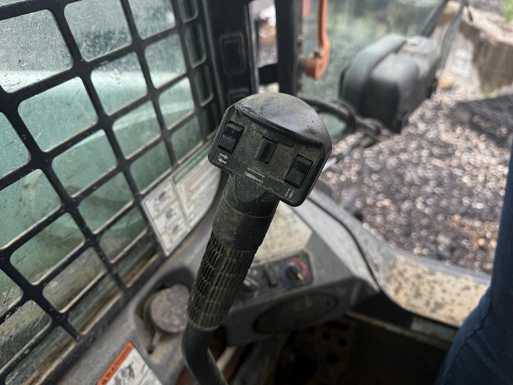 2020-bobcat-t595-image-26