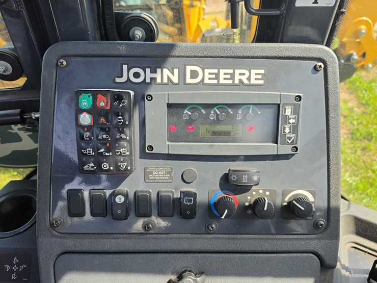 2021-deere-710l-image-21