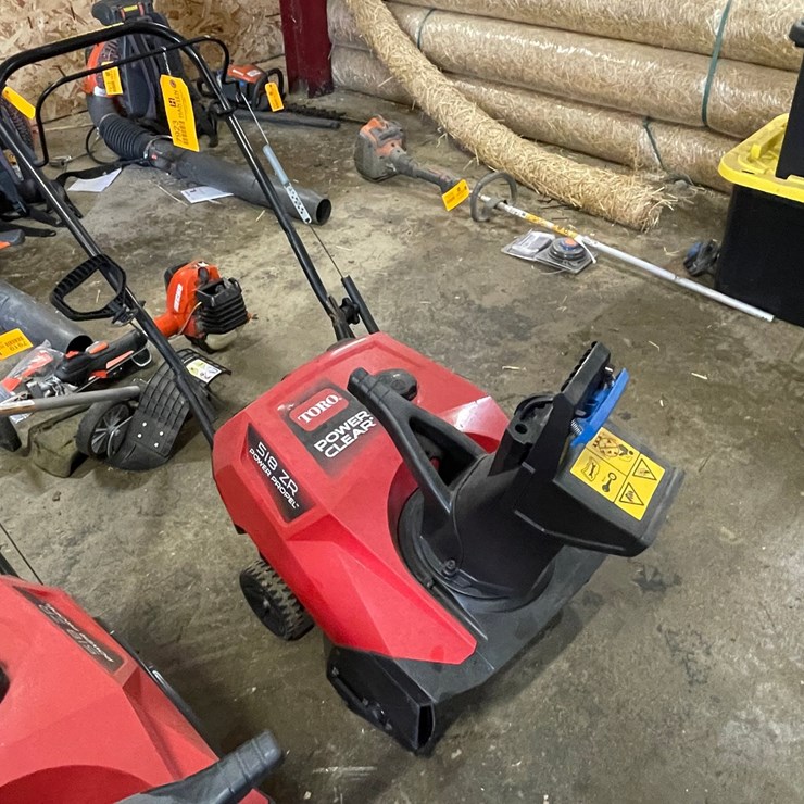 #7923 • Toro 518 ZR Snow Blower