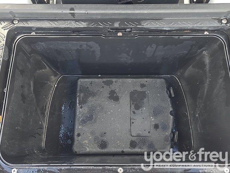 2022-evolution-classic-4-pro-electric-cart-4-seater-image-19