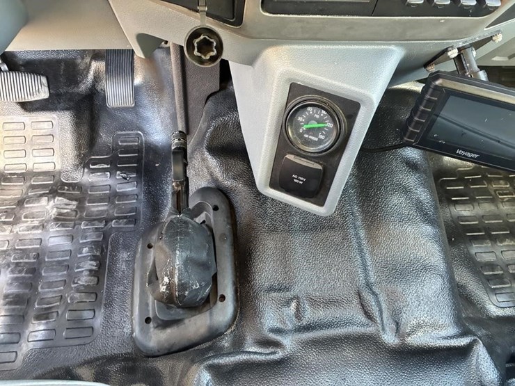 2016-ford-f650-xlt-image-15