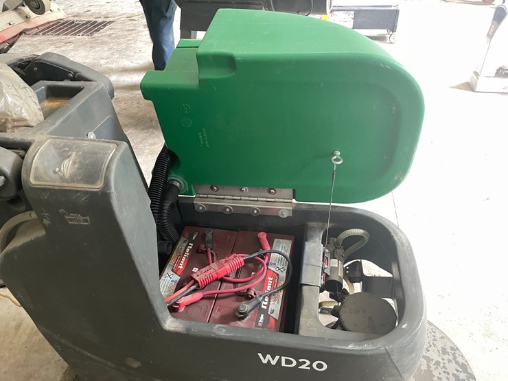 #10716-•-bulldog-wd20-floor-scrubber-image-11