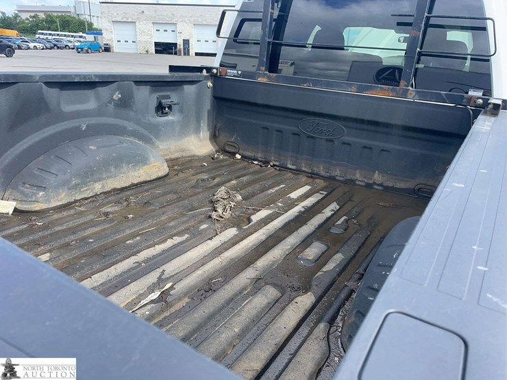 2021-ford-f250-image-21