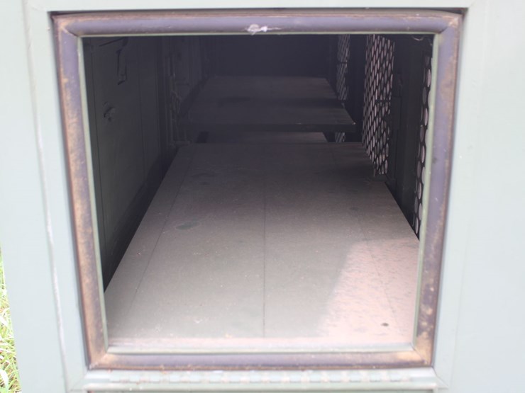 2004-garrett-container-systems-3-compartment-a/c-dog-kennel-with-storage-image-2