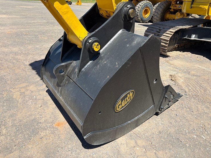 komatsu-pc238us-lc-11-image-18