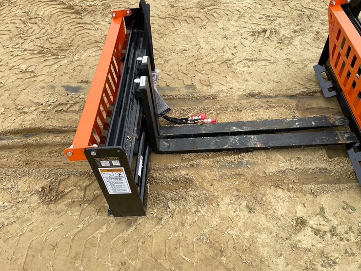 #2011-•-new-wolverine-hydraulic-adjustable-pallet-fork-image-4
