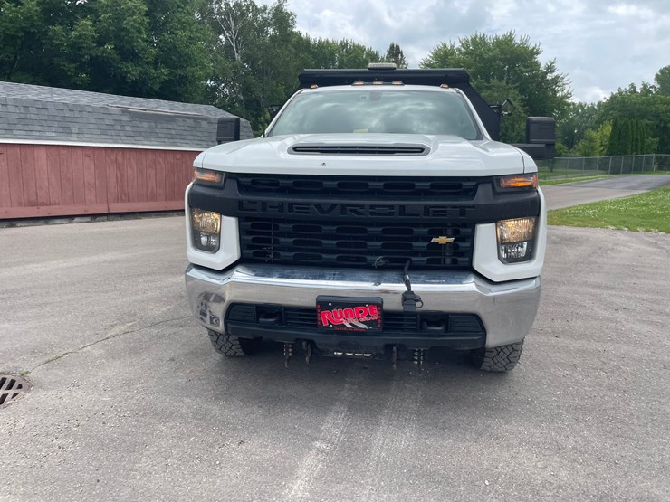 2021-chevrolet-3500-image-2