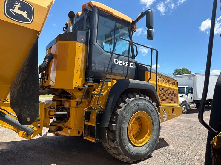 2023-deere-260e-image-10