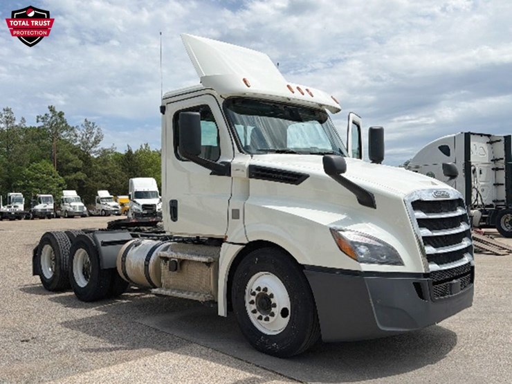 2019-freightliner-cascadia-126-image-1