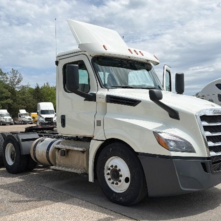 2019 FREIGHTLINER CASCADIA 126