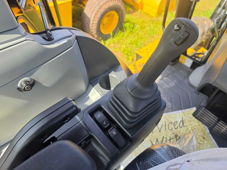 caterpillar-420-xe-image-23