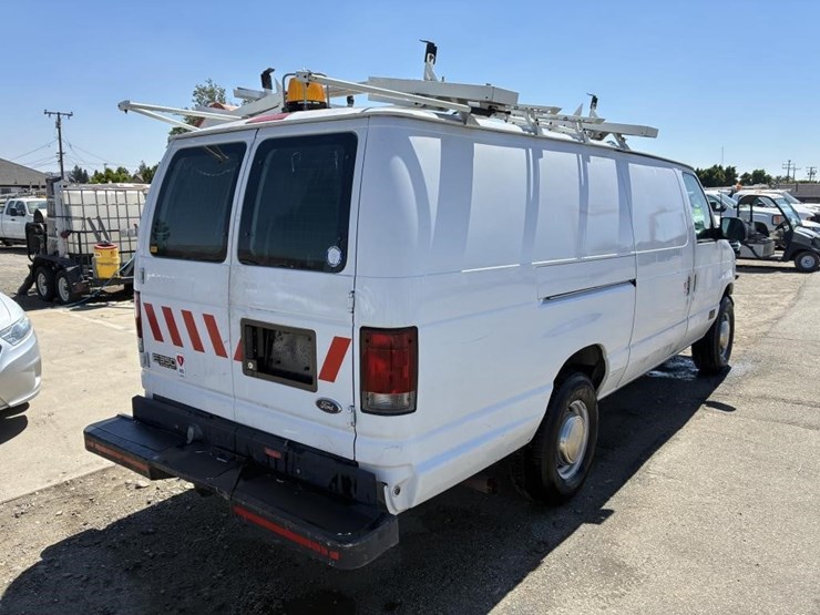 2002-ford-e350-image-3