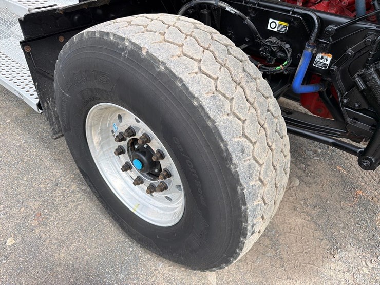 2013-kenworth-t880-image-19