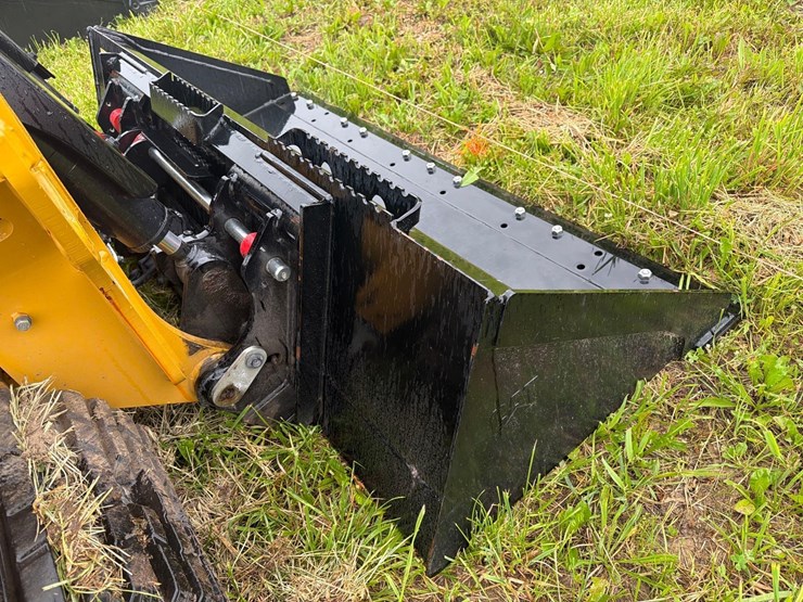 2026-caterpillar-255-image-15