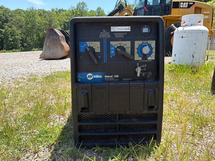#4043-•-miller-bobcat-250-ac/dc-welder-11,000-watt-generator-image-8