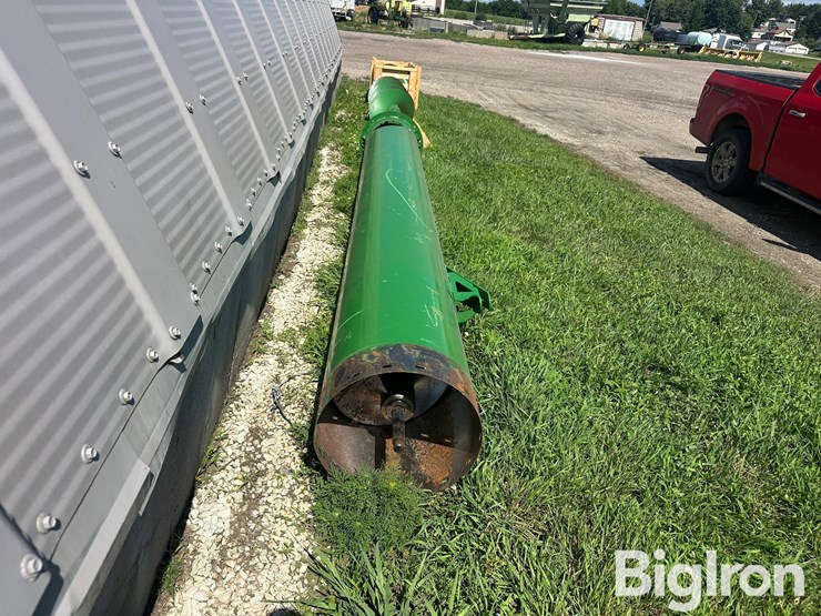 john-deere-x9-combine-unloading-auger-image-9