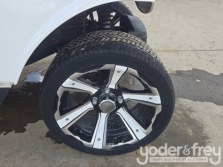 2022-evolution-classic-4-pro-electric-cart-4-seater-image-11