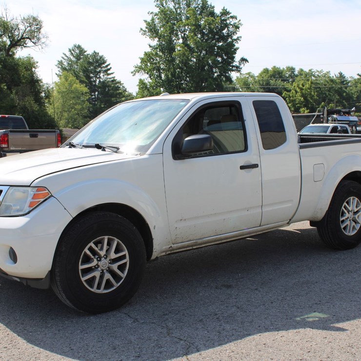 2017 NISSAN FRONTIER SV