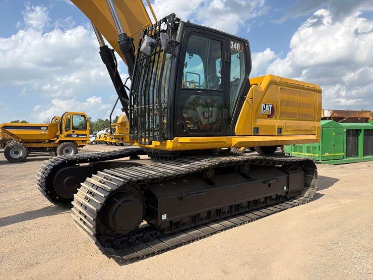 2023-caterpillar-340-image-2