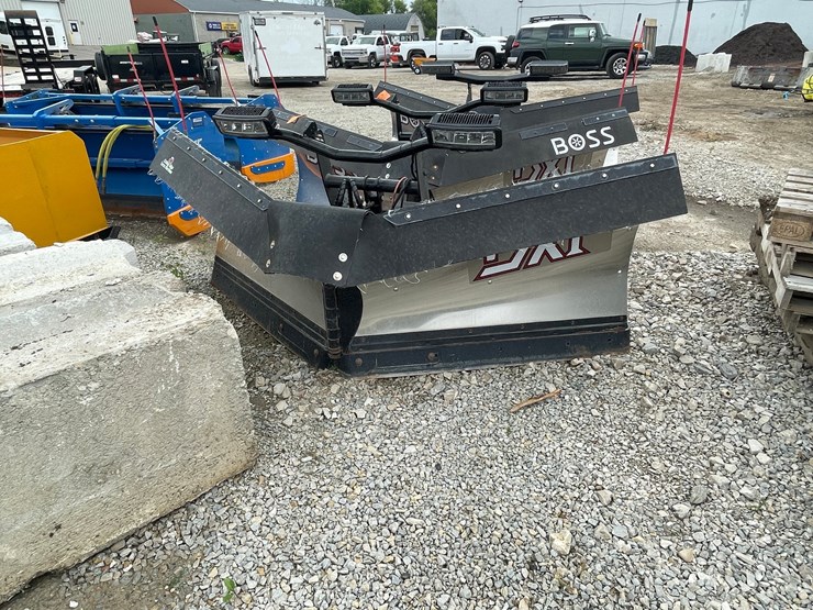 #4872-•-2024-boss-9'2"-stainless-dxt-v-plow-image-1