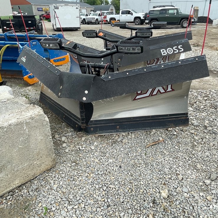 #4872 • 2024 Boss 9'2" Stainless DXT V-Plow