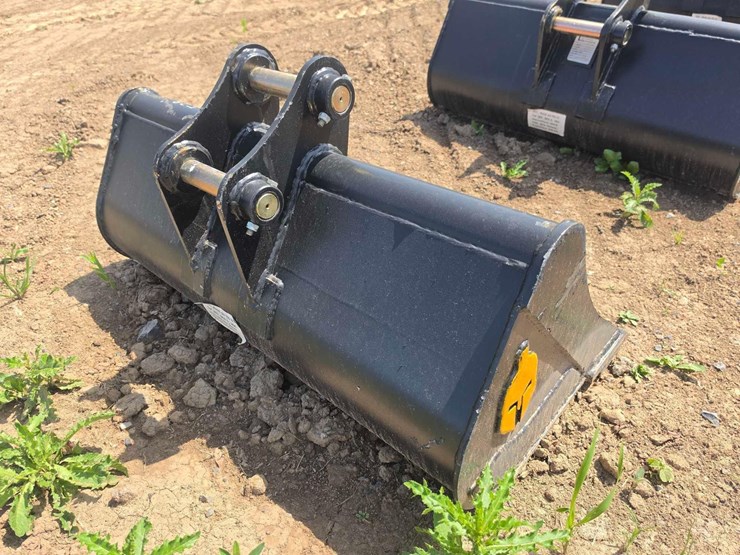 caterpillar-303-image-2