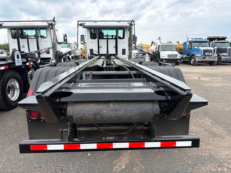 2025-kenworth-t880-image-6