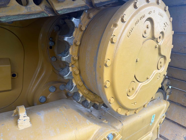 2026-caterpillar-d6-image-11