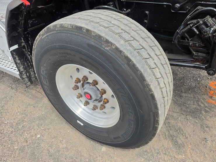 2015-kenworth-t880-image-14