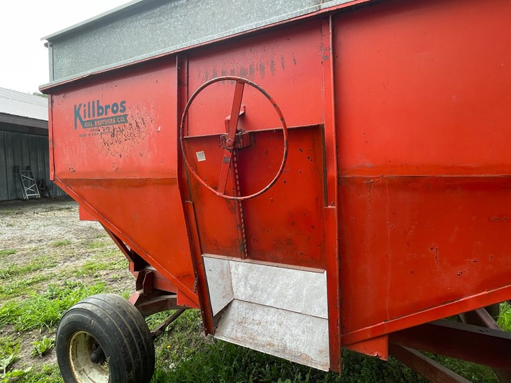 #8312-•-forage-king-73-10-feed-wagon-gravity-box-image-8