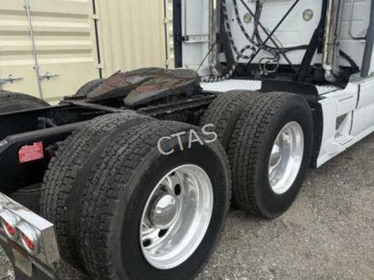 #14-•-2013-volvo-tractor-truck-730-model-image-9