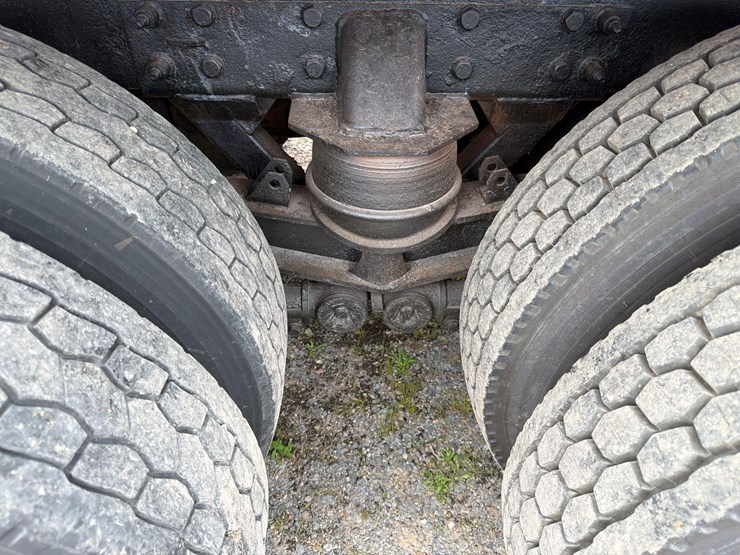 2013-kenworth-t880-image-9