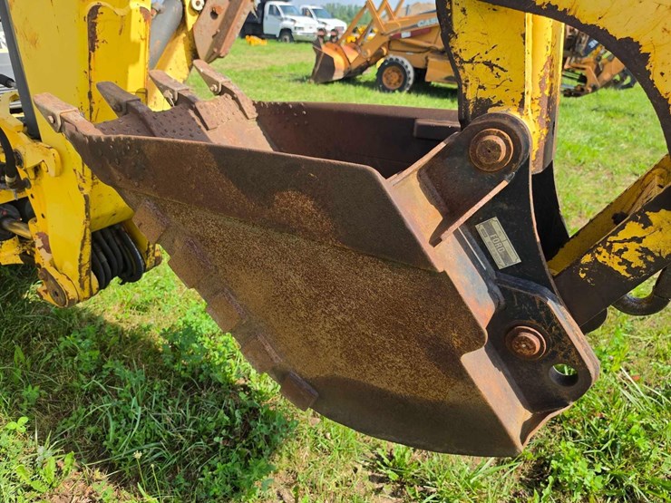 new-holland-b95-image-7