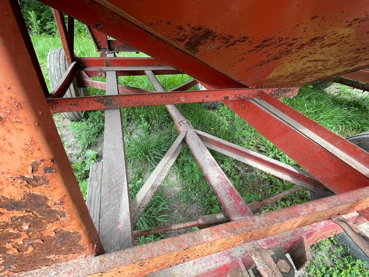 #8315-•-knowles-g900-feed-wagon-gravity-box-image-15