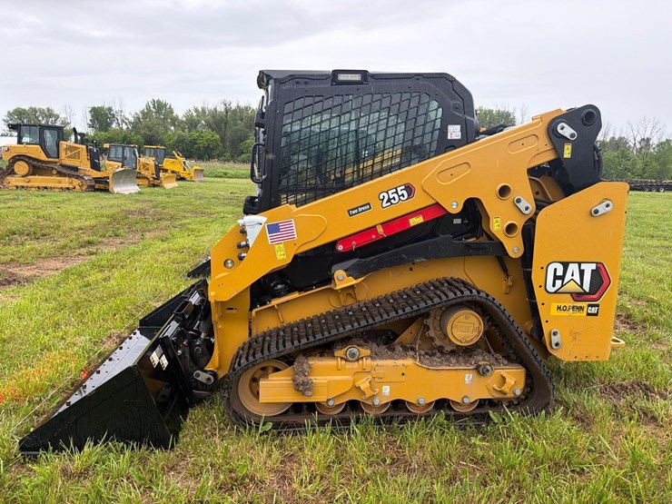 2026-caterpillar-255-image-1