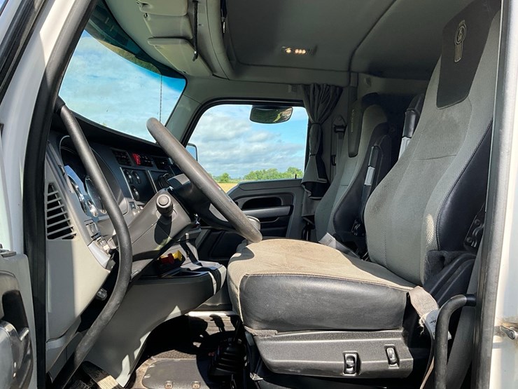 2021-kenworth-t880-image-13