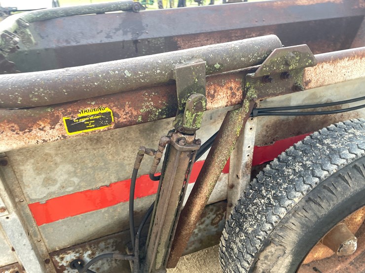 #403-•-new-idea-manure-spreader-image-21