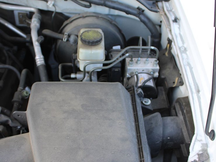 2017-nissan-frontier-sv-image-3