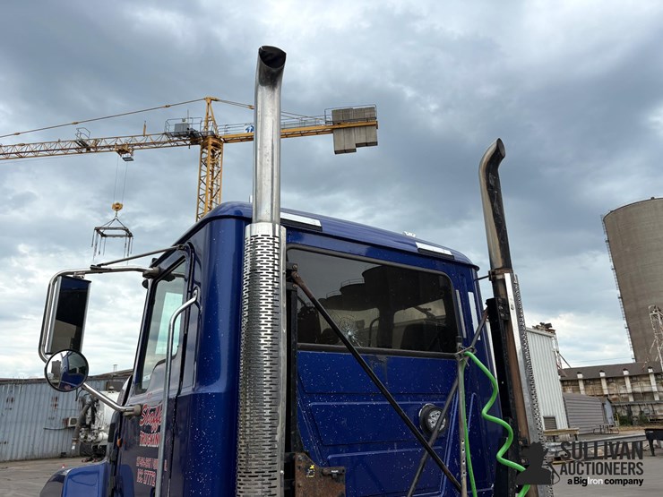 2013-mack-chu613-t/a-day-cab-truck-tractor-image-11