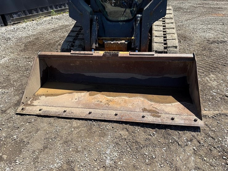 deere-323d-image-9